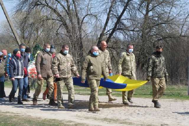 Под Винницей простились с погибшим на Донбассе молодым бойцом