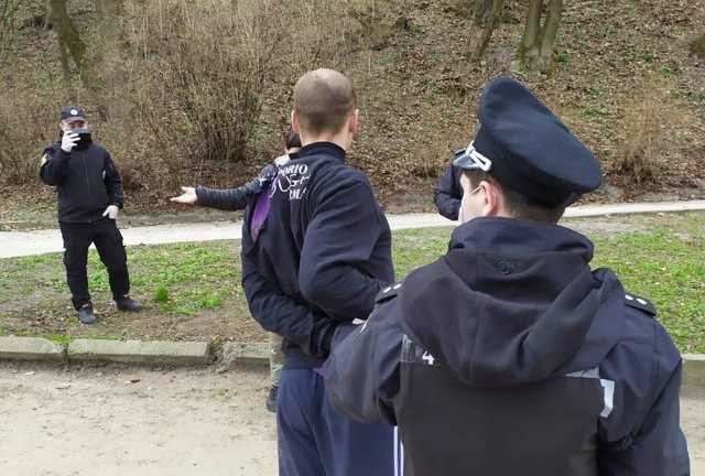Полиция Львова выписала первый штраф за прогулку в парке
