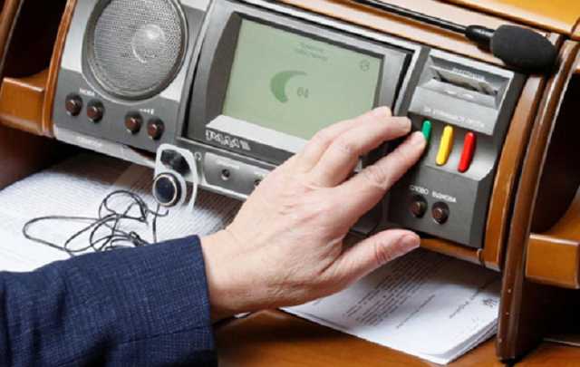 Подали тысячи правок: в Раде пытаются затянуть окончательное принятие "антиколомойского" закона