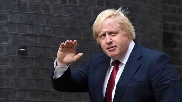 Заболевшего коронавирусом премьера Британии госпитализировали