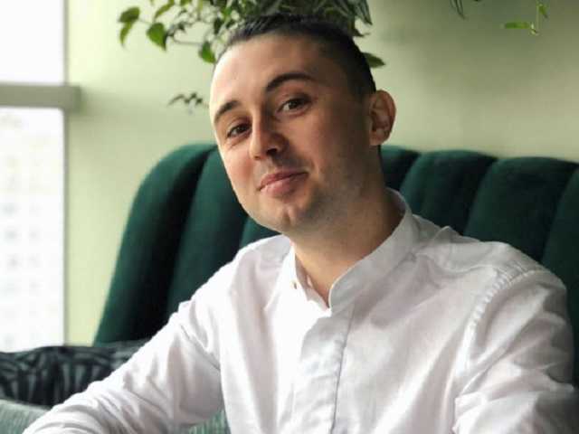 «Выращиваем лук на подоконнике»: Тарас Тополя рассказал, как проводит время на карантине