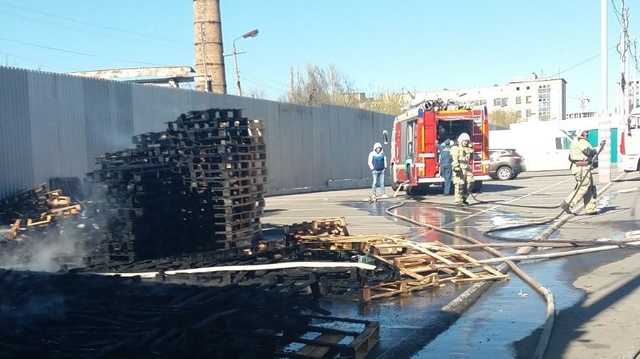 В оккупированном Крыму загорелся рынок