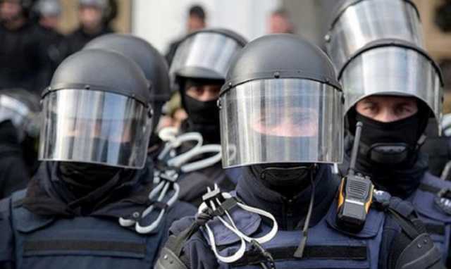 Полиция отдубасила и задержала протестующих против стройки киевского смотрящего и одиозного застройщика Андрея Ваврыша