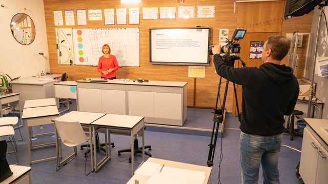 Создателями видеуроков онлайн-школы оказались сотрудники “Мамахохотала” и “Квартала 95”