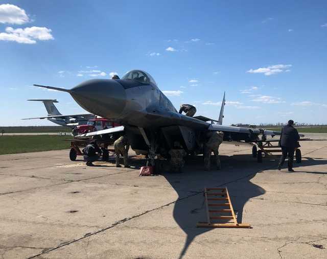 ДБР розслідує аварійну посадку військового літака у Мелітополі