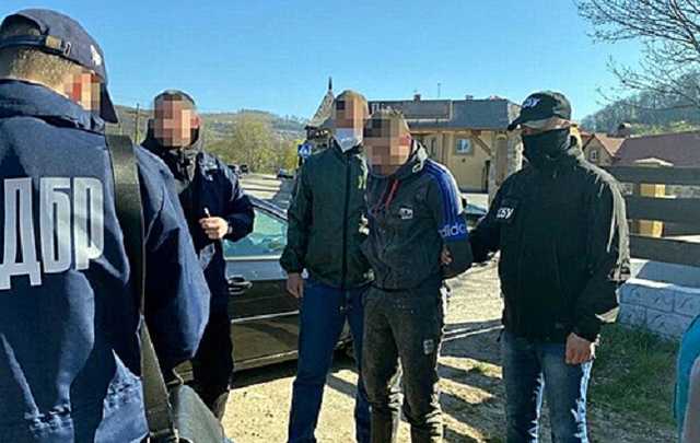 СБУ затримала на хабарі прикордонника, який сприяв контрабанді медичних масок