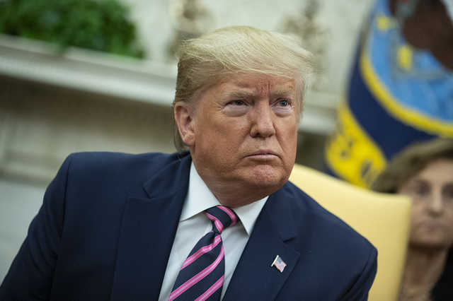 Трамп заявил Путину, что сокращение добычи нефти стабилизирует энергорынки