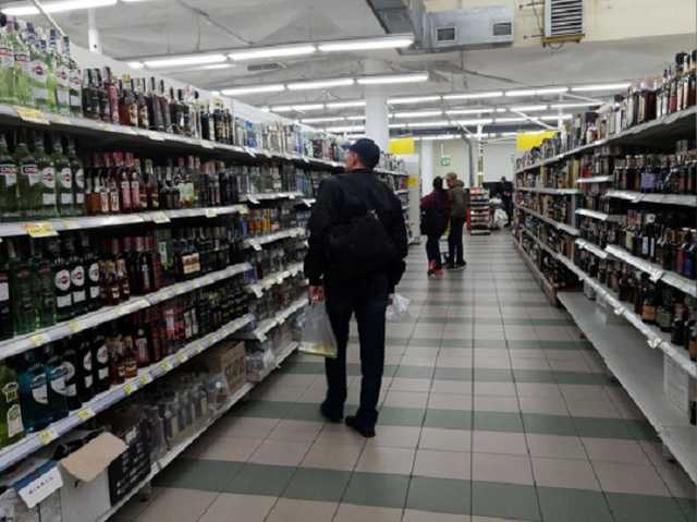 Чтоб карантин медом не казался: в магазинах Коростеня ограничивают продажу спиртного