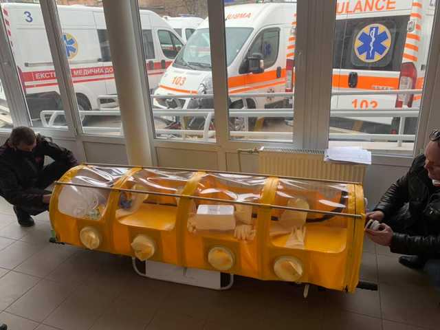 В Кременчуге изготовили первую герметичную капсулу для транспортировки зараженных коронавирусом