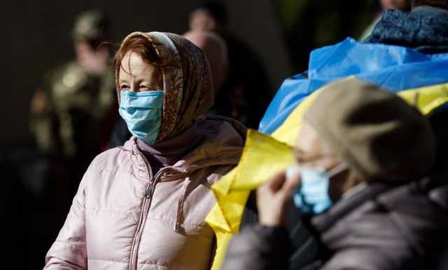 Плюс 501 за сутки: коронавирус в Украине снова побил антирекорд