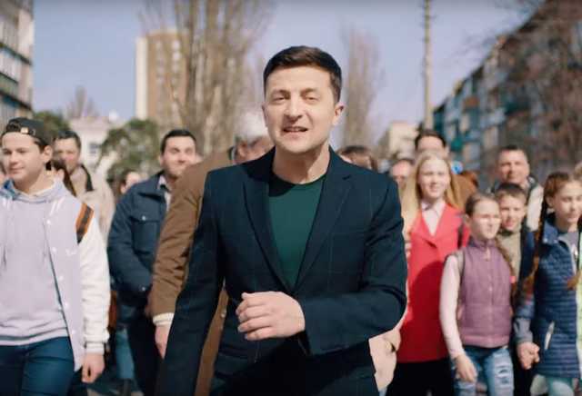 Полиция проверит экс-руководителя пресс-службы Порошенко из-за видео, где грузовик сбивает Зеленского