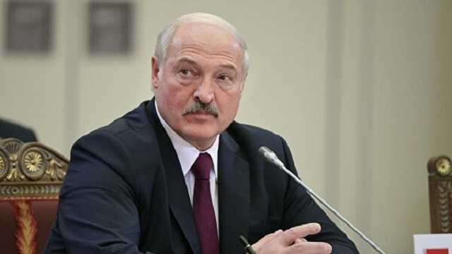 Лукашенко подверг критике помощь России в борьбе с коронавирусом