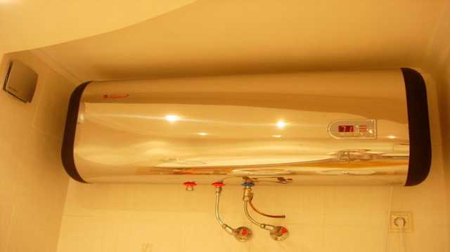 Лишившийся работы жилец украл бойлер из квартиры на Печерске в Киеве