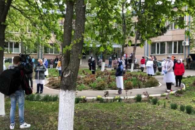 Под Одессой простились с погибшим от СOVID-19 медиком