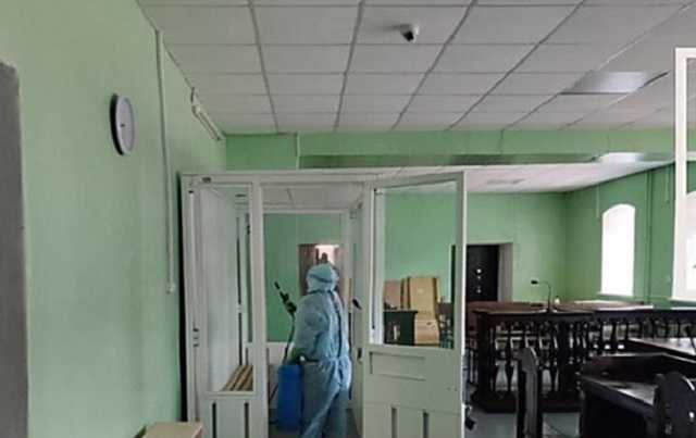У Чернігові суд на дезінфекції: у підозрюваного знайшли COVID-19