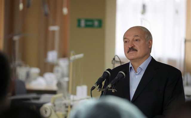 Лукашенко: Все хотят укусить Беларусь