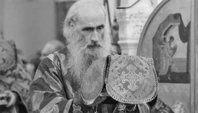 Митрополита УПЦ спасают от коронавируса в Александровской больнице Киева