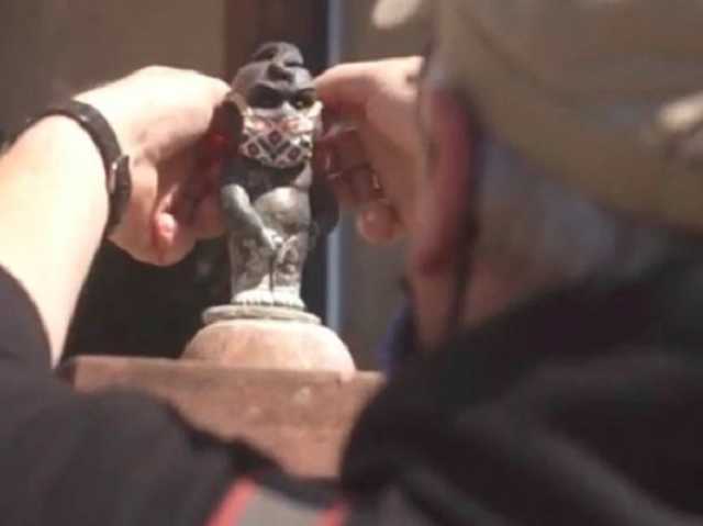 Ужгородские минискульптуры одели в защитные маски