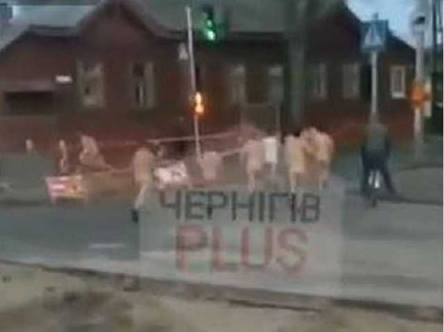 Побочное действие карантина: сеть взбудоражило видео голого забега по улицам