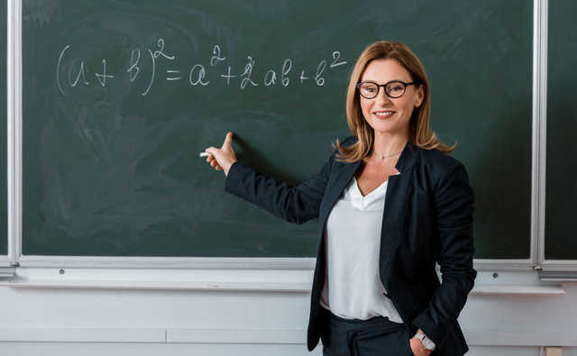 Власть заморозила выплаты молодым учителям, – эксперт