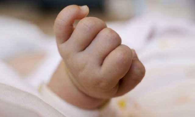 Продавали младенцев иностранцам: в Киеве разоблачили преступную схему "суррогатного материнства"