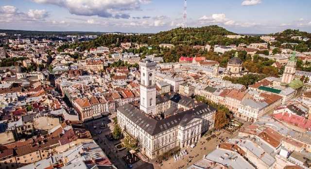 Садовый заявил, что во Львове сократят более 180 работников горсовета