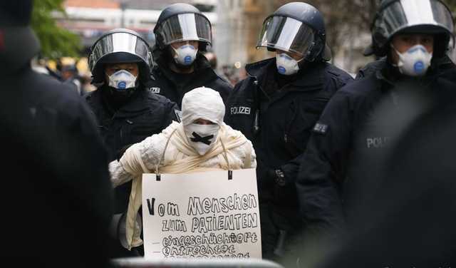 У Берліні близько тисячі осіб демонстрували проти карантину через COVID-19