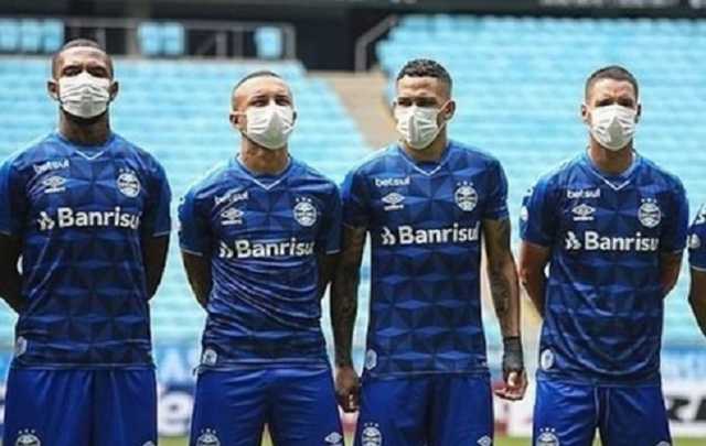 Немецких футболистов хотят обязать играть в масках и запретят праздновать голы