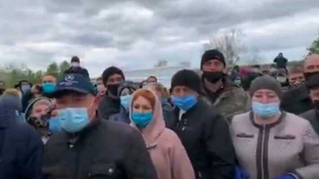 Под Херсоном около 300 фермеров заблокировали трассу, требуя открыть рынки
