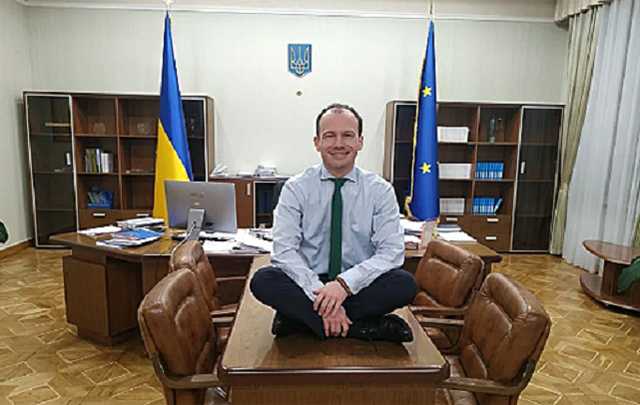 Константин Стогний: Господин президент, прекратите трудоустраивать идиотов