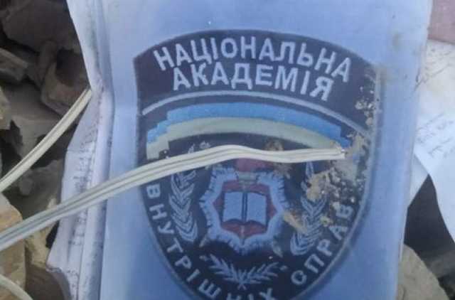 В Киеве в зеленой зоне выбросили строительный мусор с документами из МВД