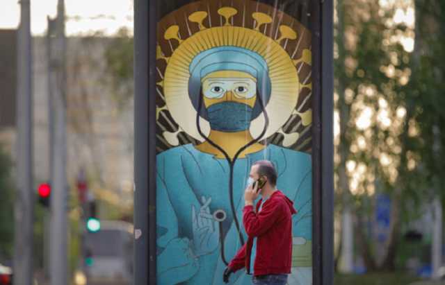 У Румунії православна церква назвала богохульством кампанію, де лікарів зобразили святими