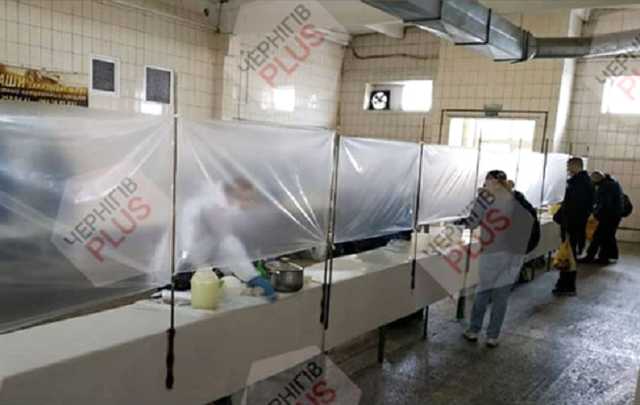 В Чернигове заработавшие рынки стали похожи на парники