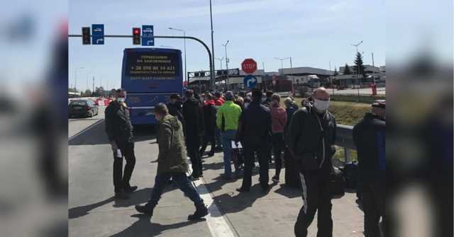 МИД: Из Украины выедут тысячи сезонных рабочих, не запрещаем