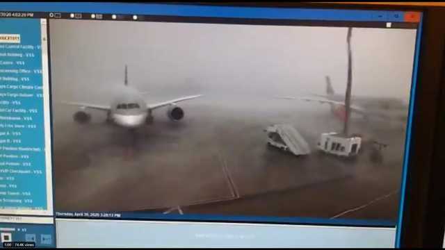 Из-за сильного шторма в аэропорту Катара столкнулись два самолета