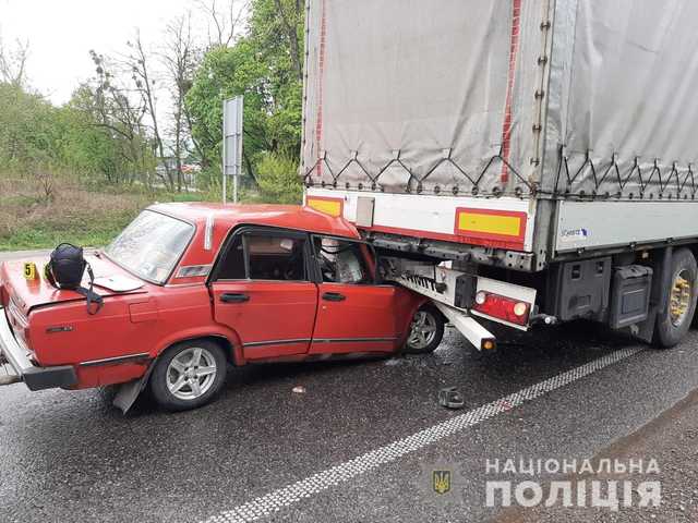 Во Львовской области столкнулись грузовик и легковушка, есть пострадавшие
