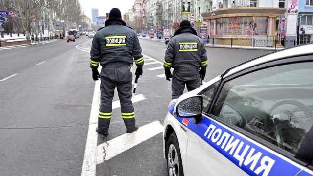 В Донецке с утра "ГАИ ДНР" тормозит авто с украинскими номерами