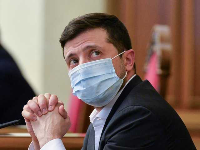 В Офисе президента рассказали, как Зеленский здоровается на карантине