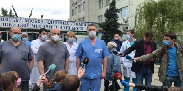 В Киеве врачи «скорой» вышли на протест