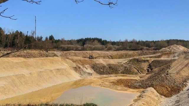 Под Харьковом на детей обрушилась груда песка, восьмилетняя девочка погибла