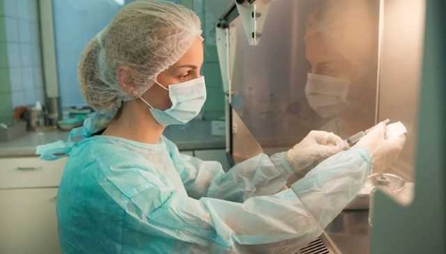 В Украине ввели новые выплаты медикам с коронавирусом: названы суммы