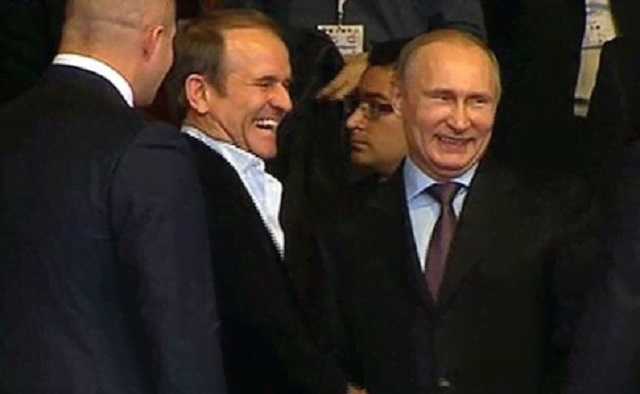 Российские фашисты и украинский флаг. Как наших подростков учат издеваться над национальными символами