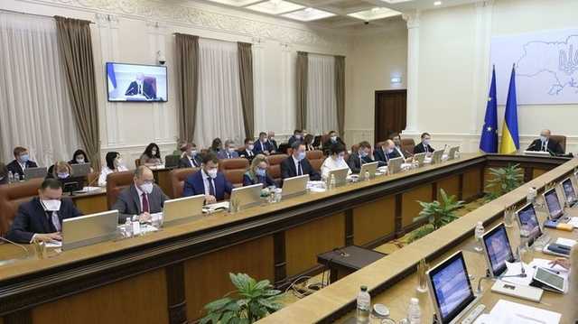 Продавцов и работников сферы услуг в Украине обязали защищать руки