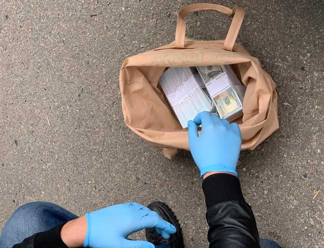 Депутата Полтавської райради затримали на хабарі в 160 тисяч доларів