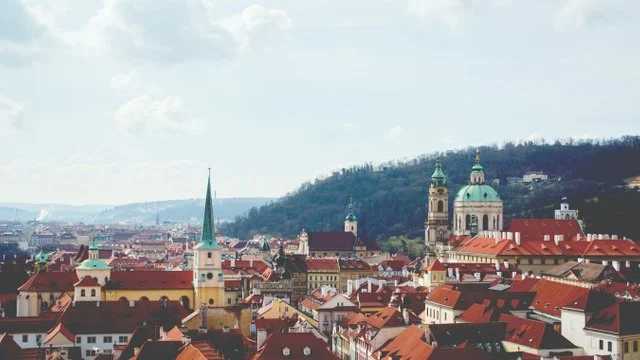 Чехия ослабляет карантин и частично открывает международное сообщение