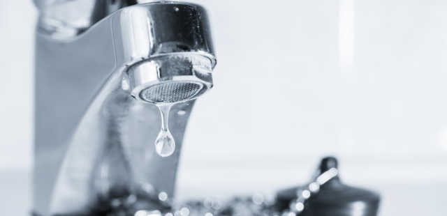 В Киеве на две недели отключают горячую воду: список улиц