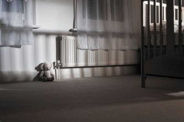 Бросил головой вниз: мужчина жестоко убил 8-месячную дочь