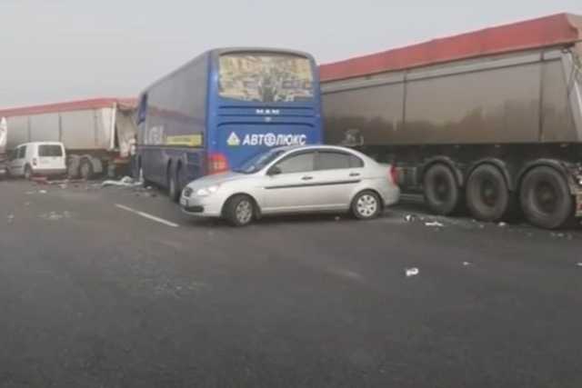 ДТП из 15 автомобилей произошли на трассе под Киевом