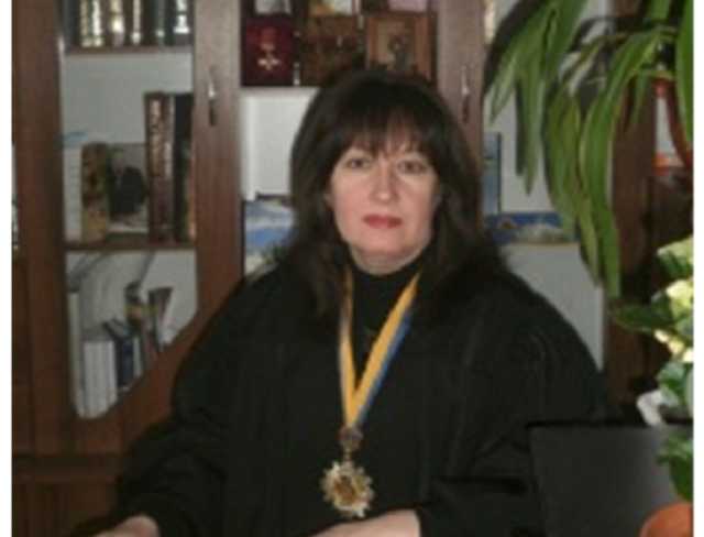 Землероби в судівських мантіях та прокурорських мундирах