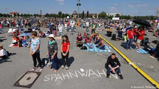 Тисячі людей у Німеччині протестували проти карантину